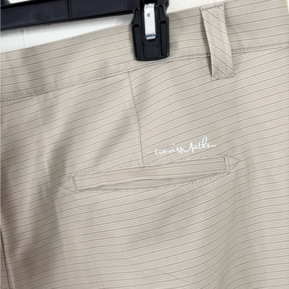 Travis Mathew tan patterned golf shorts performance lightweight size 40 new - Picture 4 of 7